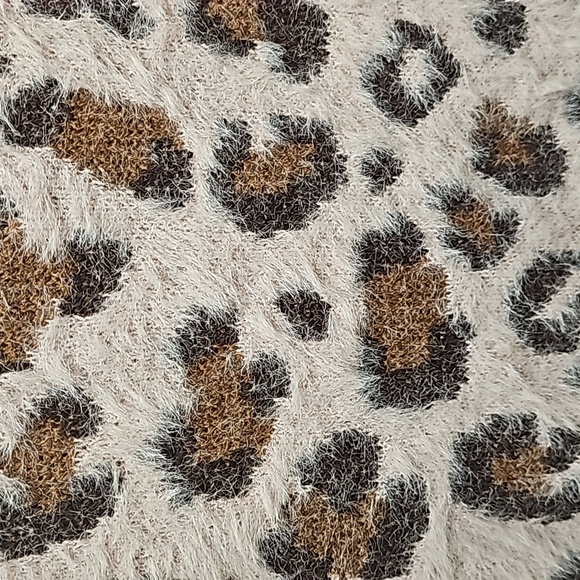 Ladies pink leopard print sweater - Picture 5 of 6